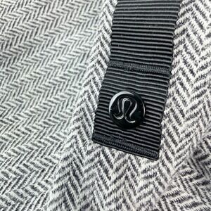 Lululemon Vinyasa Scarf Grey White Herringbone Snap Infinity Wrap Rulu Accessory